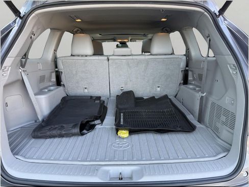 Used 2018 Toyota Highlander XLE AWD/4WD image 17