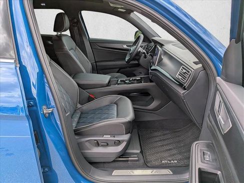 Used 2025 Volkswagen Atlas Cross Sport SEL Premium R-Line AWD/4WD image 21
