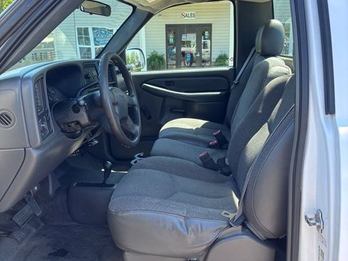 Used 2004 GMC Sierra 2500 W/T AWD/4WD image 10