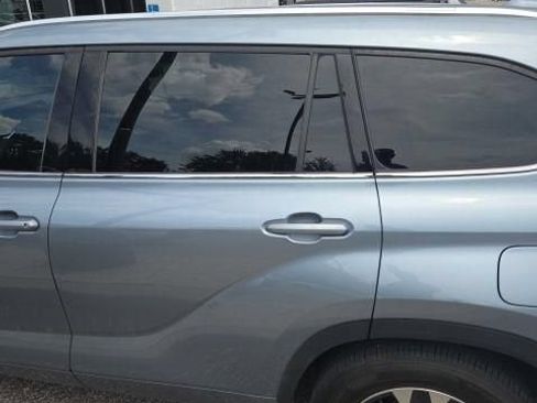 Used 2021 Toyota Highlander XLE FWD image 13