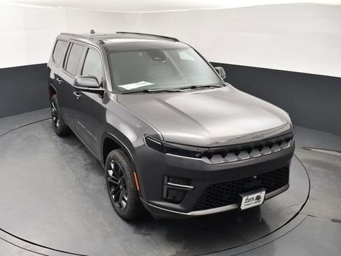 New 2026 Jeep Grand Wagoneer Summit image 13