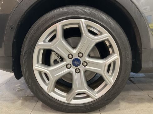 Used 2019 Ford Escape Titanium image 9