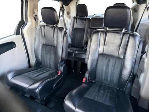 Used 2017 Dodge Grand Caravan SXT image 11