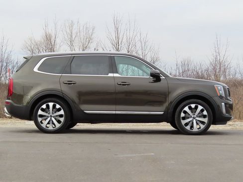 Used 2022 Kia Telluride EX w/ EX Premium Package image 2
