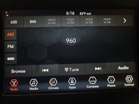 Used 2019 Jeep Cherokee Latitude Plus AWD/4WD image 25
