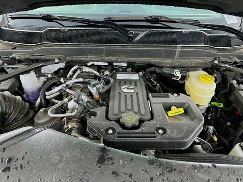 New 2026 RAM 2500 Laramie AWD/4WD image 18