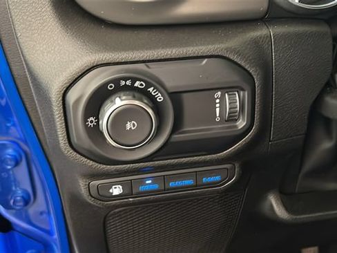 Used 2023 Jeep Wrangler Unlimited w/ Cold Weather Group AWD/4WD image 18