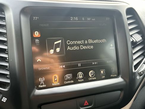 Certified 2017 Jeep Cherokee Latitude w/ Comfort/Convenience Group image 19