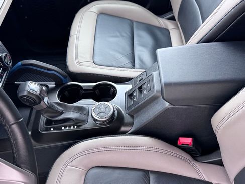 Used 2023 Ford Bronco Wildtrak image 10