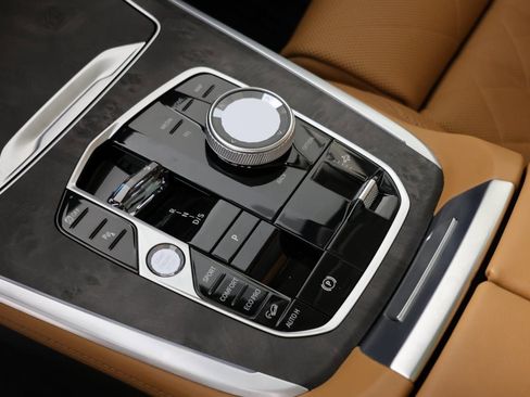 Used 2023 BMW X7 xDrive40i w/ Executive Package image 28