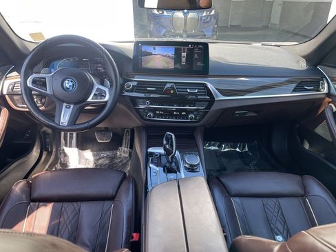 Used 2022 BMW 530e xDrive w/ M Sport Package image 17