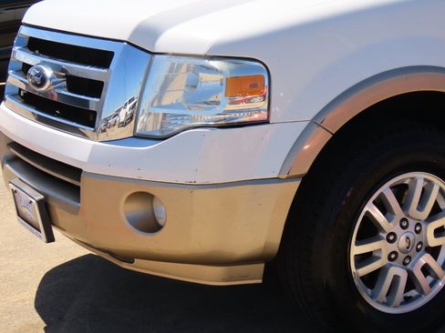 Used 2013 Ford Expedition EL XLT image 2