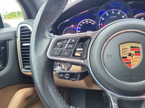 Used 2020 Porsche Cayenne AWD/4WD image 21