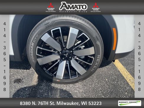 New 2025 Mitsubishi Outlander SE image 31