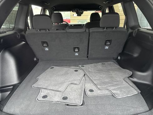Used 2025 Jeep Grand Cherokee Laredo RWD image 21