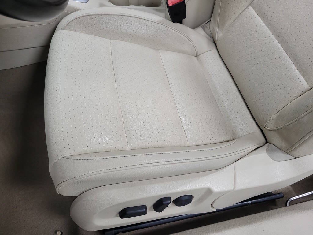 Used 2012 Volkswagen Eos Komfort FWD image 34