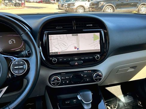 Certified 2023 Kia Soul EX image 6