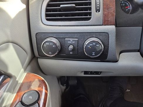 Used 2011 Chevrolet Avalanche LT image 13