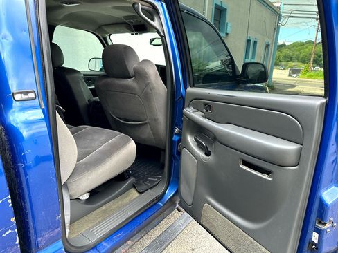 Used 2004 GMC Sierra 2500 SLE w/ Skid Plate Package image 30