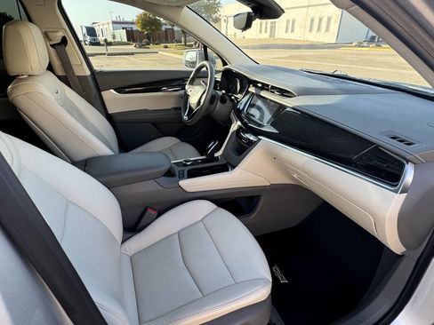 Used 2020 Cadillac XT6 Premium Luxury image 13