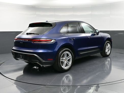 Certified 2025 Porsche Macan image 8