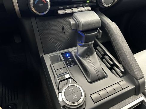 Used 2024 Toyota Tacoma SR5 AWD/4WD image 24