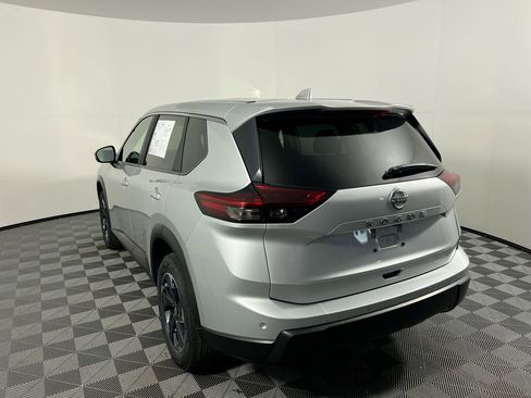 Used 2025 Nissan Rogue SV image 5