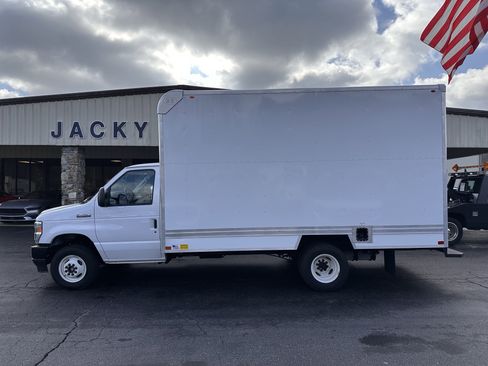 Used 2026 Ford E-450 and Econoline 450 Super Duty w/ Interior Upgrade Package image 1