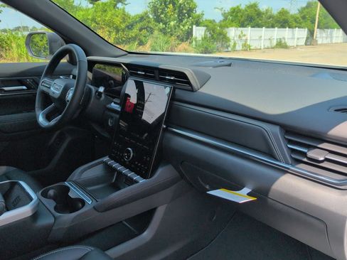New 2027 GMC Terrain Elevation w/ Elevation Premium Package FWD image 30
