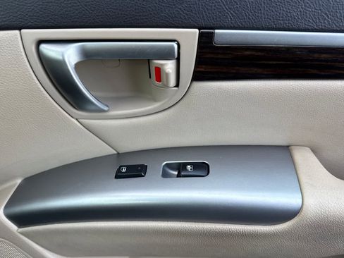 Used 2011 Hyundai Santa Fe Limited FWD image 17