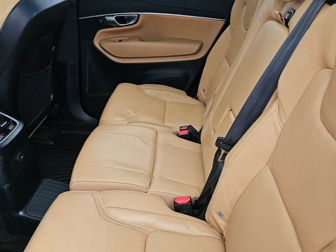 Certified 2024 Volvo XC90 T8 Ultimate w/ Protection Package Premier image 21