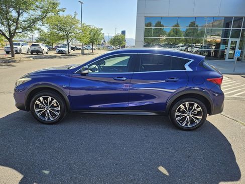 Used 2017 INFINITI QX30 Premium w/ Navigation Package AWD/4WD image 9