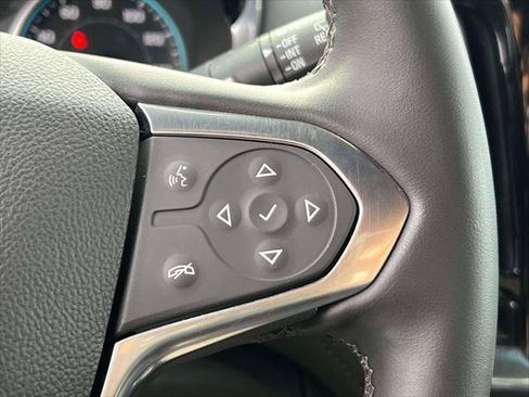 Used 2023 Chevrolet Traverse LT w/ Rear Camera Mirror Package image 22