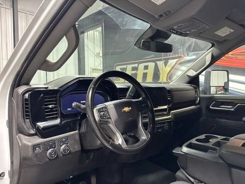 Used 2025 Chevrolet Silverado 2500 LT AWD/4WD image 5