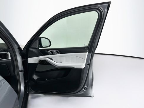 Used 2025 BMW X5 sDrive40i RWD image 34