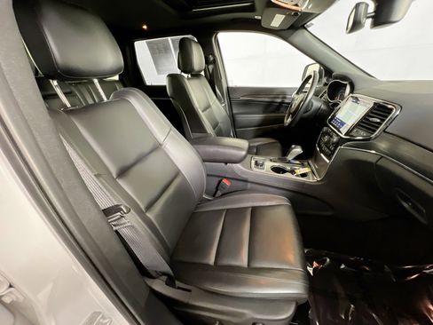 Used 2022 Jeep Grand Cherokee Limited image 28