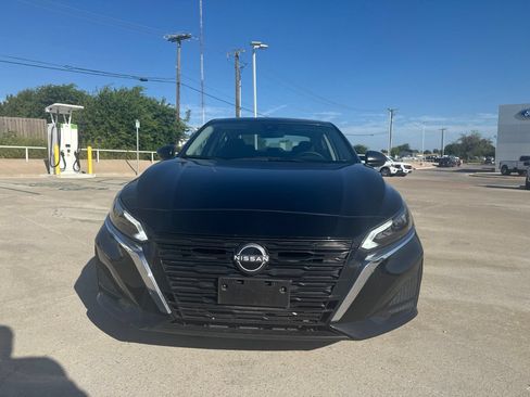 Used 2025 Nissan Altima 2.5 SV FWD image 8