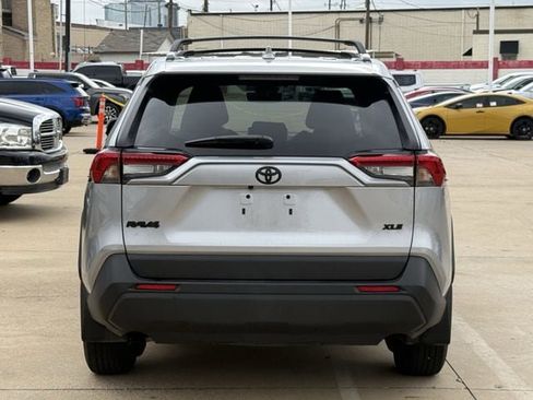 Used 2025 Toyota RAV4 XLE w/ Convenience Package image 5