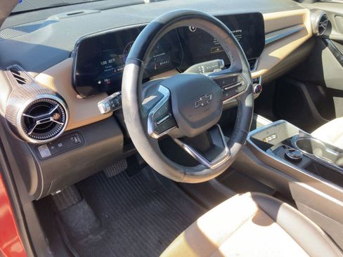 Certified 2025 Chevrolet Equinox ACTIV w/ Safety and Technology Package image 4