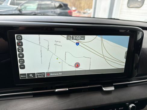 Used 2022 Kia Carnival EX image 18