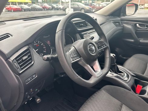 Used 2017 Nissan Rogue SV AWD/4WD image 25