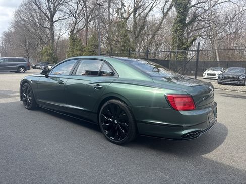 Used 2022 Bentley Flying Spur V8 image 3