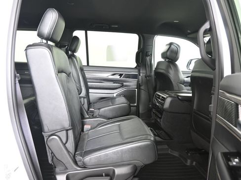 Used 2024 Jeep Wagoneer Series II AWD/4WD image 15