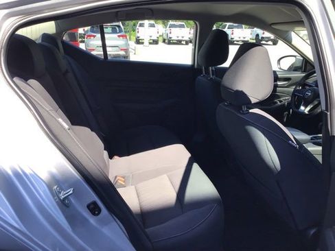 Used 2025 Nissan Altima 2.5 SV FWD image 18