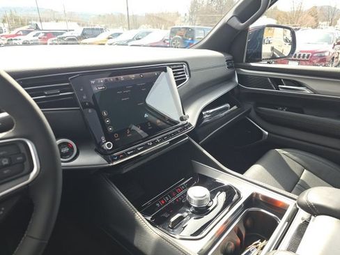 Used 2026 Jeep Grand Wagoneer Limited w/ Premium Group II image 25