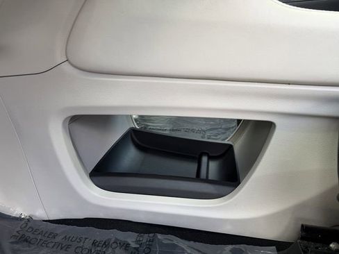 Used 2023 Chrysler Pacifica Limited FWD image 21