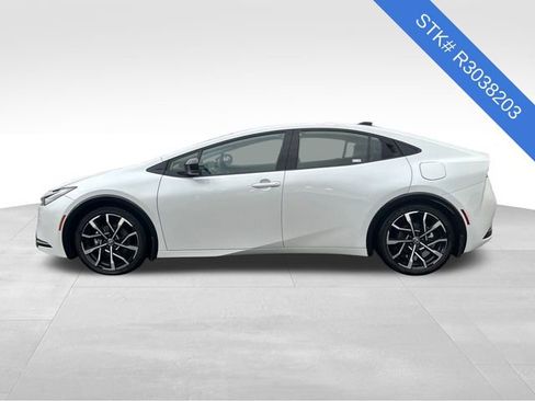 Used 2024 Toyota Prius Prime SE image 4