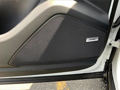 Used 2025 Porsche Cayenne image 27