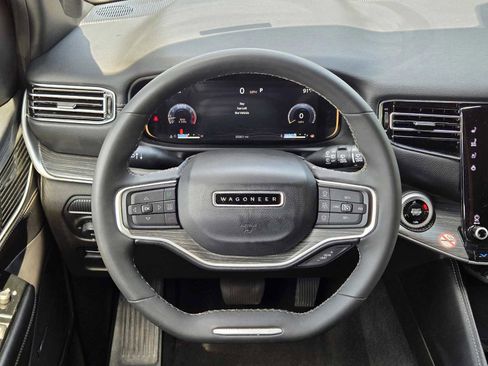 Used 2024 Jeep Wagoneer L Series II image 20