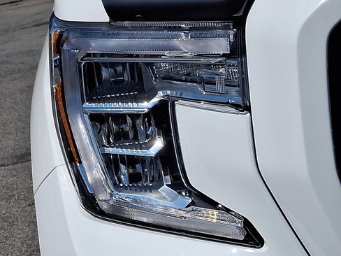Used 2019 GMC Sierra 1500 AT4 w/ AT4 Premium Package AWD/4WD image 9
